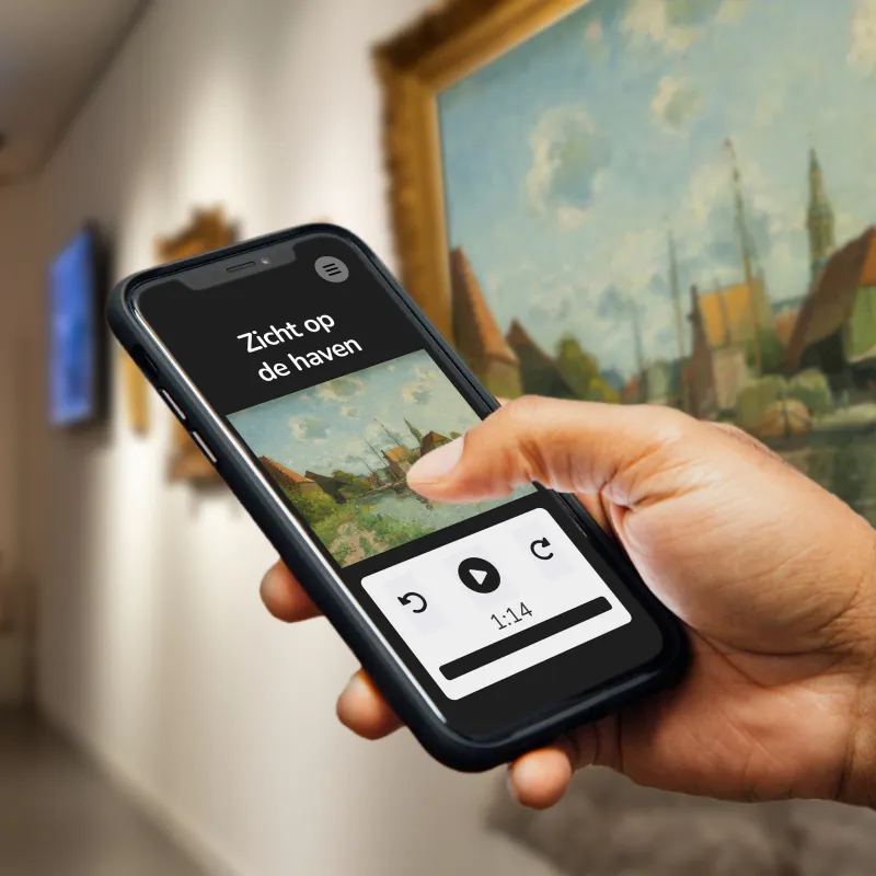 Erfgoedtour on a smartphone showing a museum tour stop